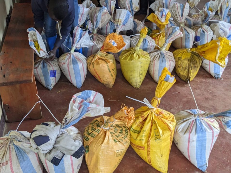 Tagging of mineral bags in Numbi